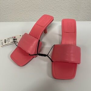 New Real leather very comfy Zara sandals size 38 or US 7